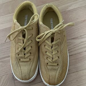 Tretorn Vintage Women’s Mustard Perforated Sneakers, Size 8.5